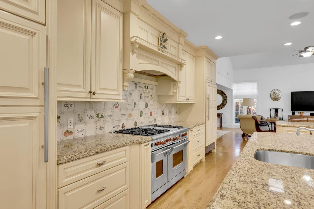 For Sale: $4,995,000 (5 beds, 6 baths, 7654 Square Feet)