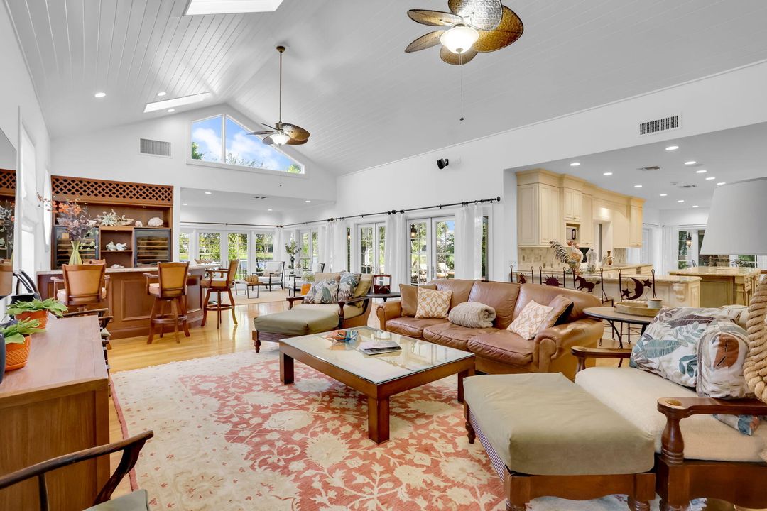 For Sale: $4,995,000 (5 beds, 6 baths, 7654 Square Feet)