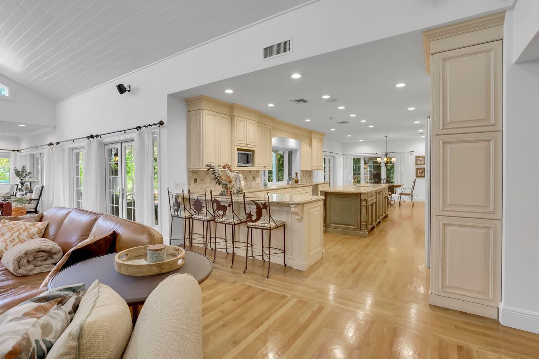 For Sale: $4,995,000 (5 beds, 6 baths, 7654 Square Feet)