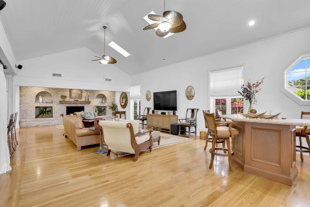 For Sale: $4,995,000 (5 beds, 6 baths, 7654 Square Feet)