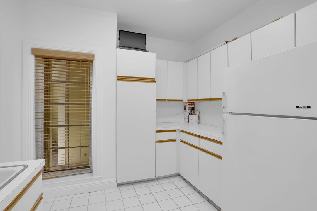 For Sale: $4,995,000 (5 beds, 6 baths, 7654 Square Feet)