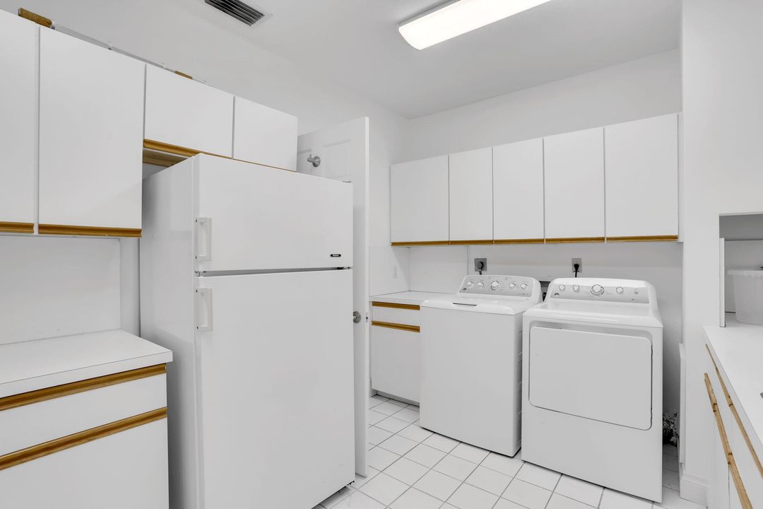 For Sale: $4,995,000 (5 beds, 6 baths, 7654 Square Feet)