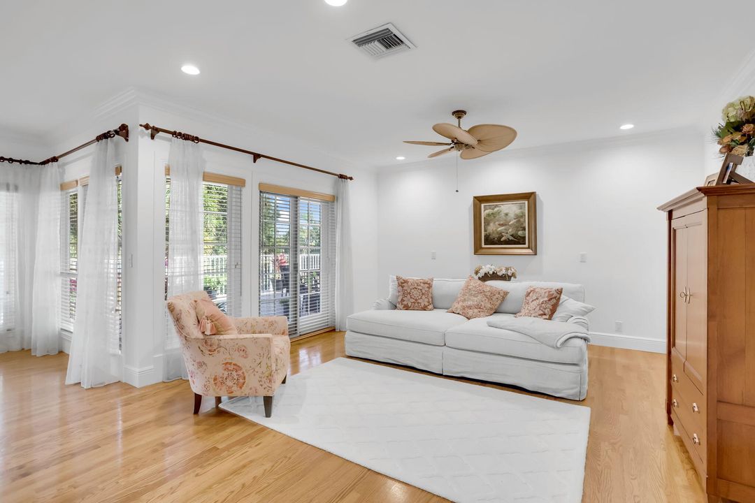 For Sale: $4,995,000 (5 beds, 6 baths, 7654 Square Feet)