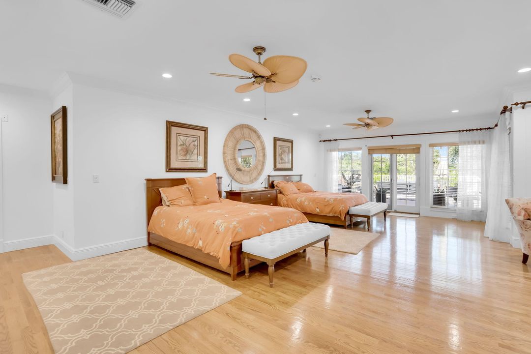 For Sale: $4,995,000 (5 beds, 6 baths, 7654 Square Feet)