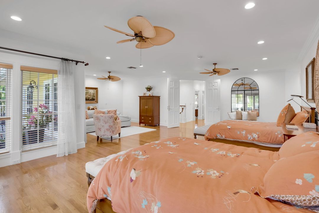 For Sale: $4,995,000 (5 beds, 6 baths, 7654 Square Feet)