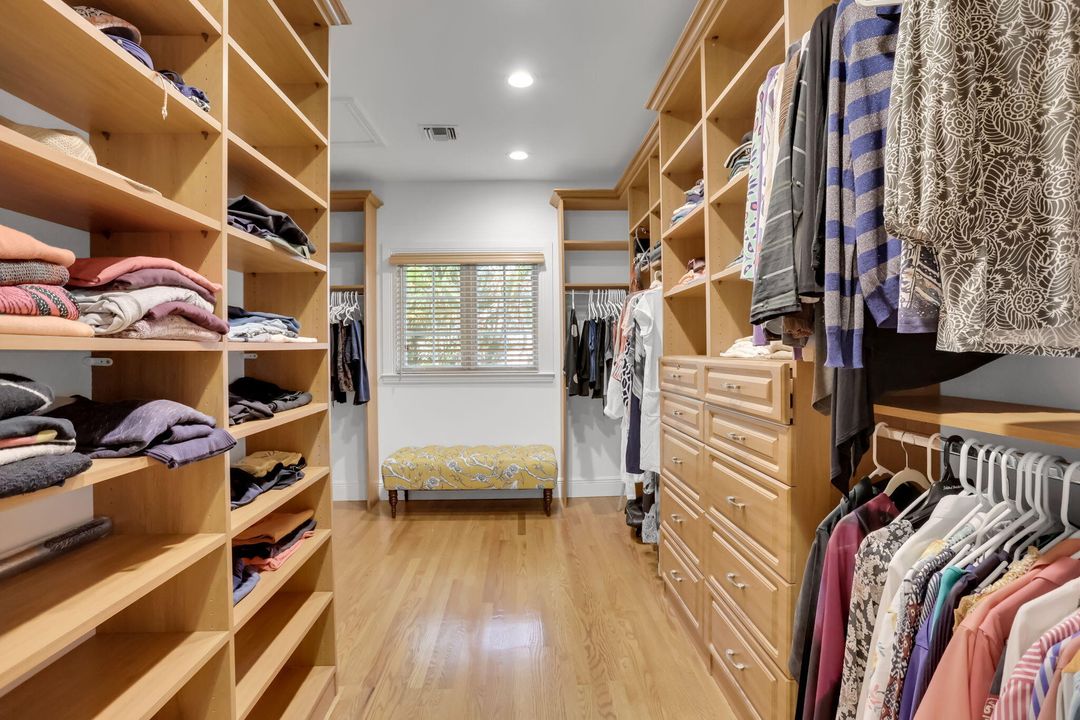 For Sale: $4,995,000 (5 beds, 6 baths, 7654 Square Feet)