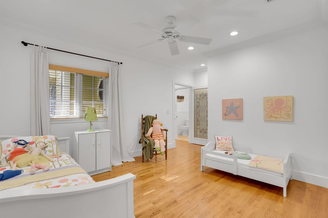 For Sale: $4,995,000 (5 beds, 6 baths, 7654 Square Feet)