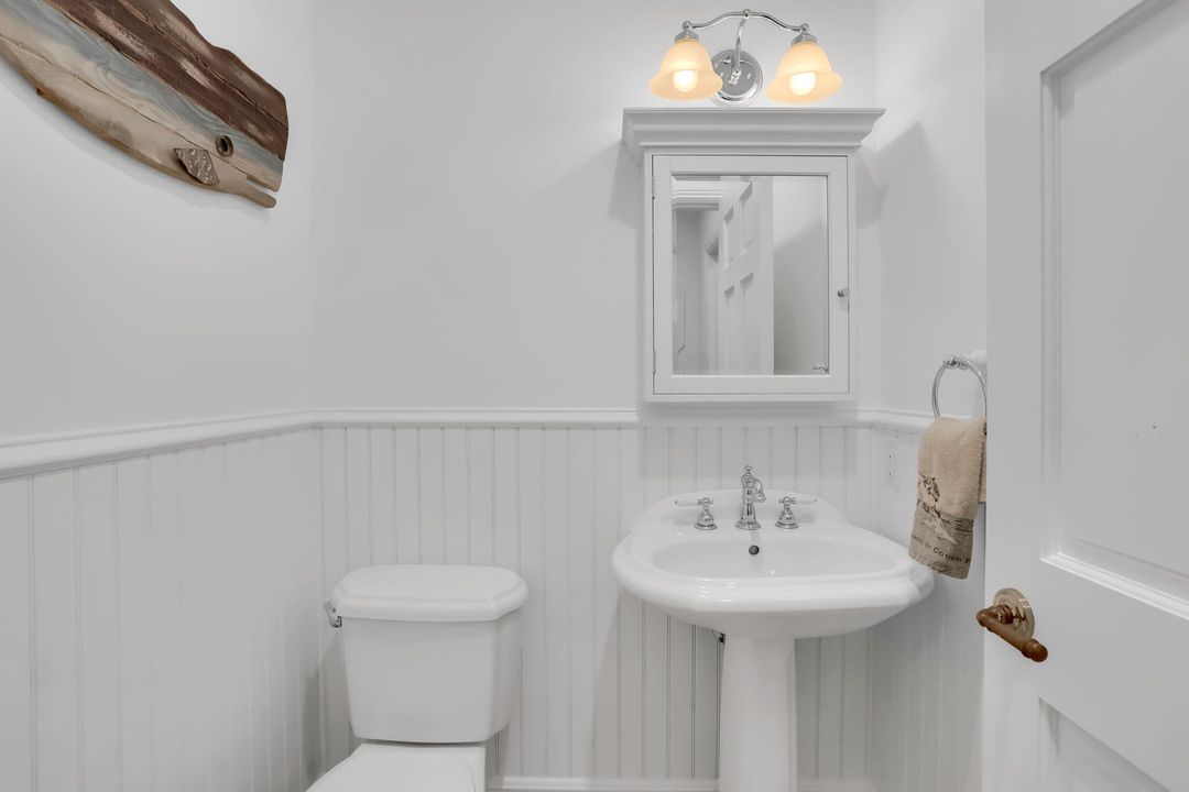 For Sale: $4,995,000 (5 beds, 6 baths, 7654 Square Feet)