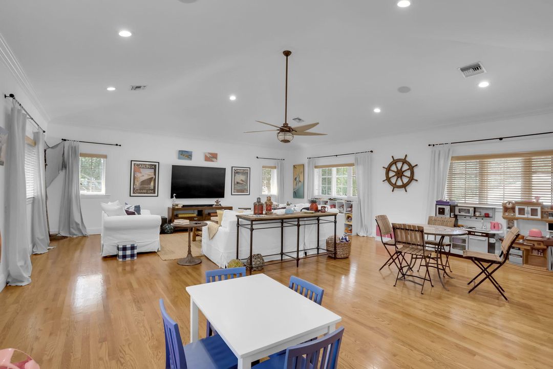 For Sale: $4,995,000 (5 beds, 6 baths, 7654 Square Feet)