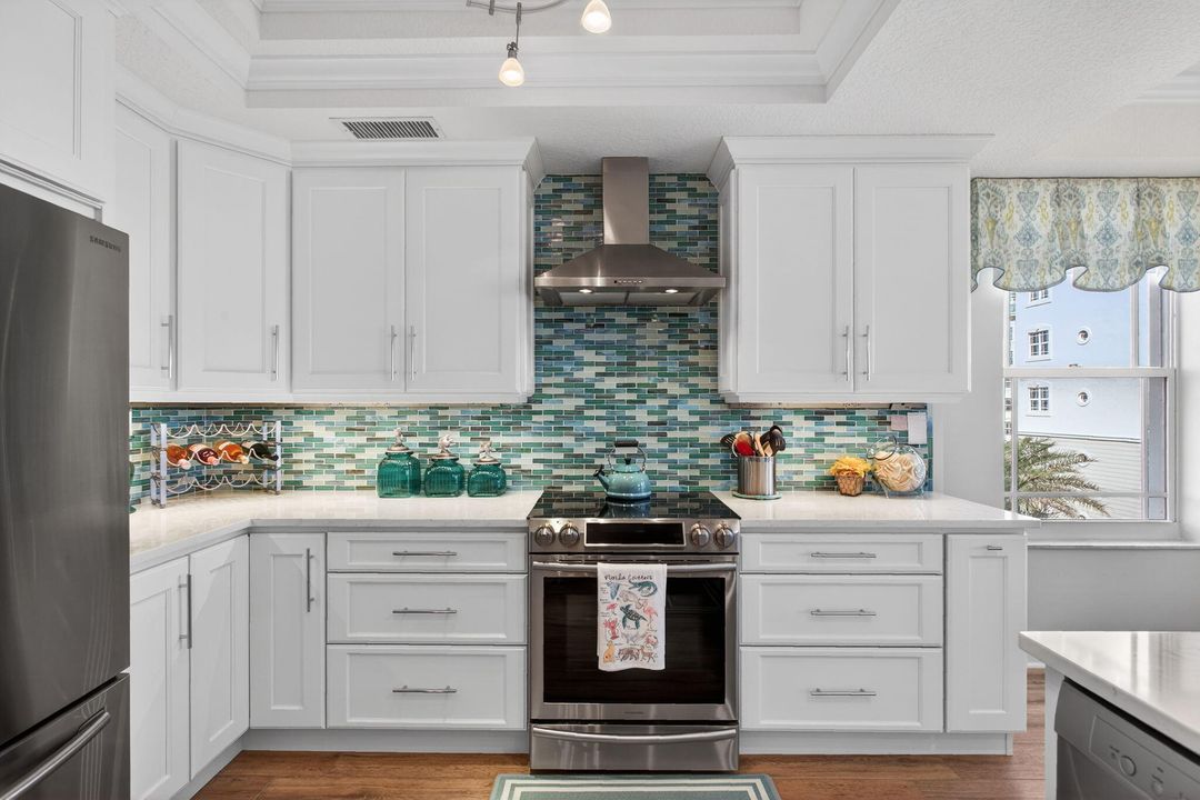 出租: $20,000 (3 贝兹, 3 浴室, 2376 平方英尺)