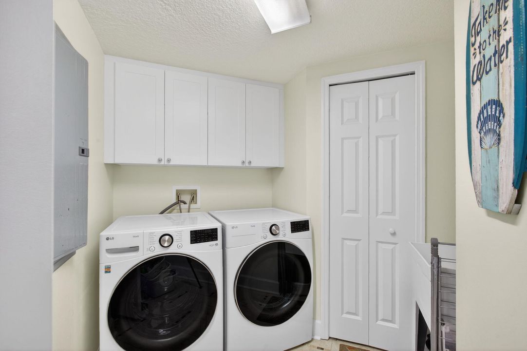 出租: $20,000 (3 贝兹, 3 浴室, 2376 平方英尺)