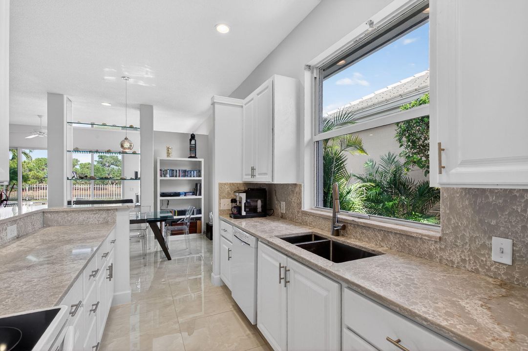 待售: $870,000 (3 贝兹, 2 浴室, 1973 平方英尺)