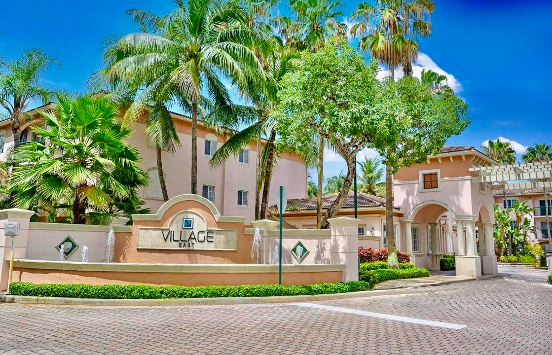 For Rent: $3,200 (2 beds, 2 baths, 1054 Square Feet)