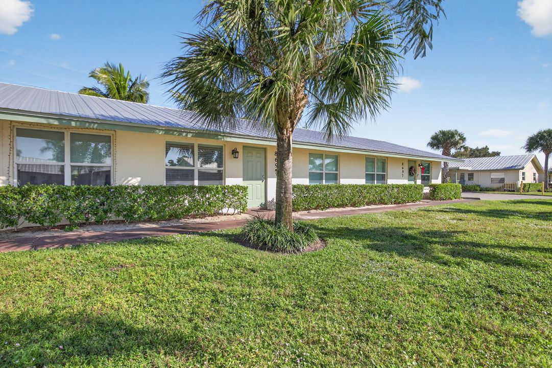 出租: $1,600 (2 贝兹, 1 浴室, 900 平方英尺)