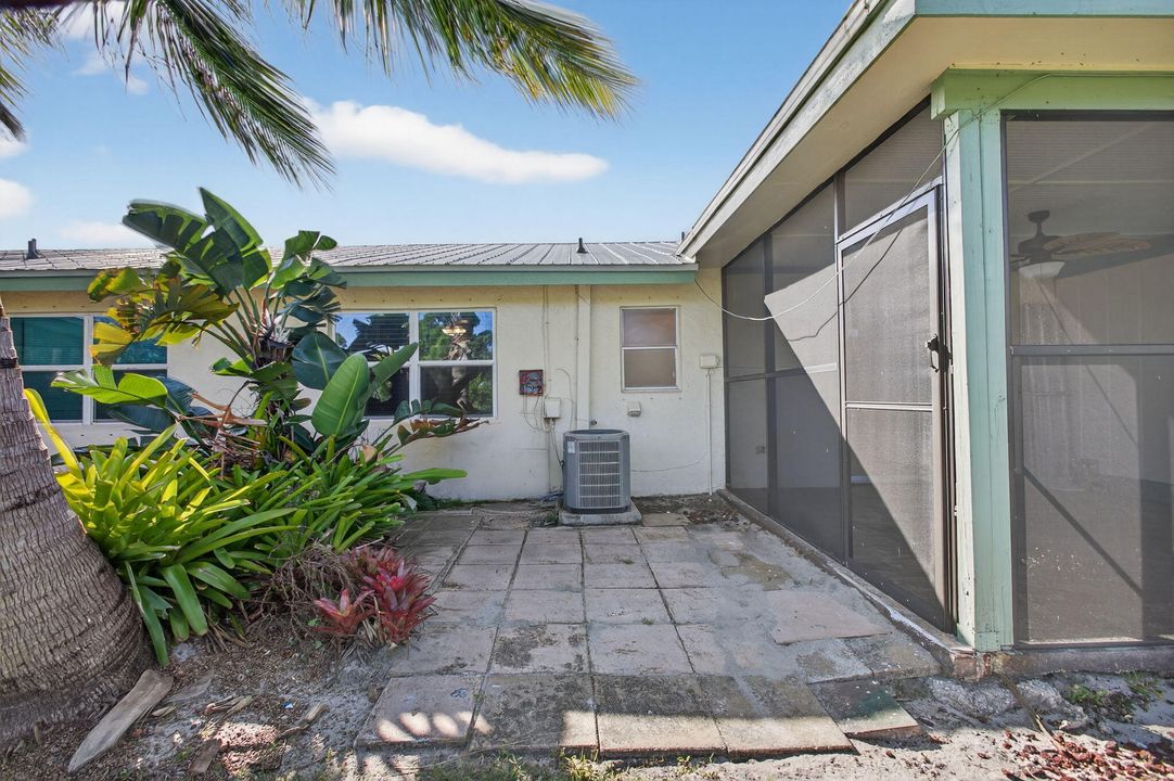 出租: $1,600 (2 贝兹, 1 浴室, 900 平方英尺)