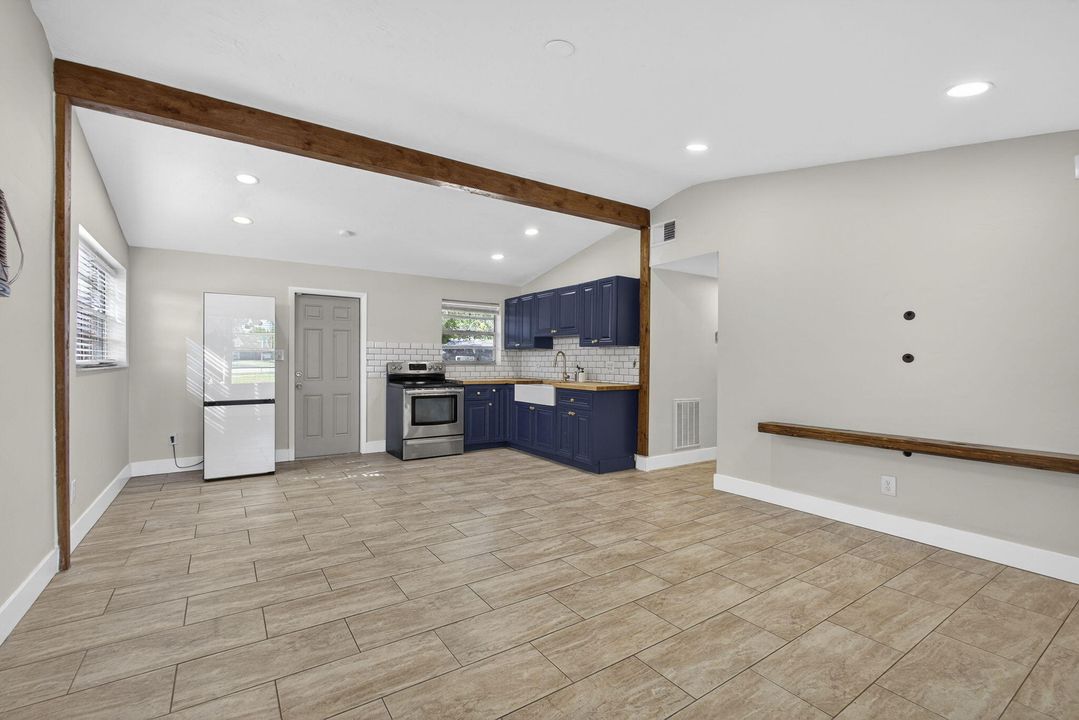 На продажу: $375,000 (3 спален, 1 ванн, 791 Квадратных фут)