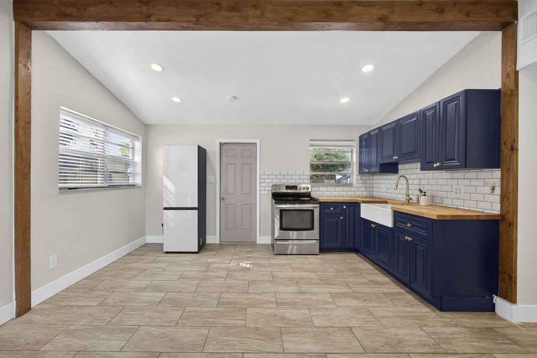 На продажу: $375,000 (3 спален, 1 ванн, 791 Квадратных фут)