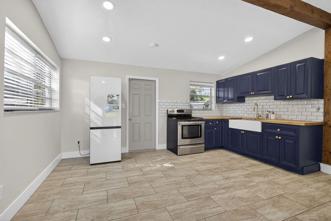 На продажу: $375,000 (3 спален, 1 ванн, 791 Квадратных фут)