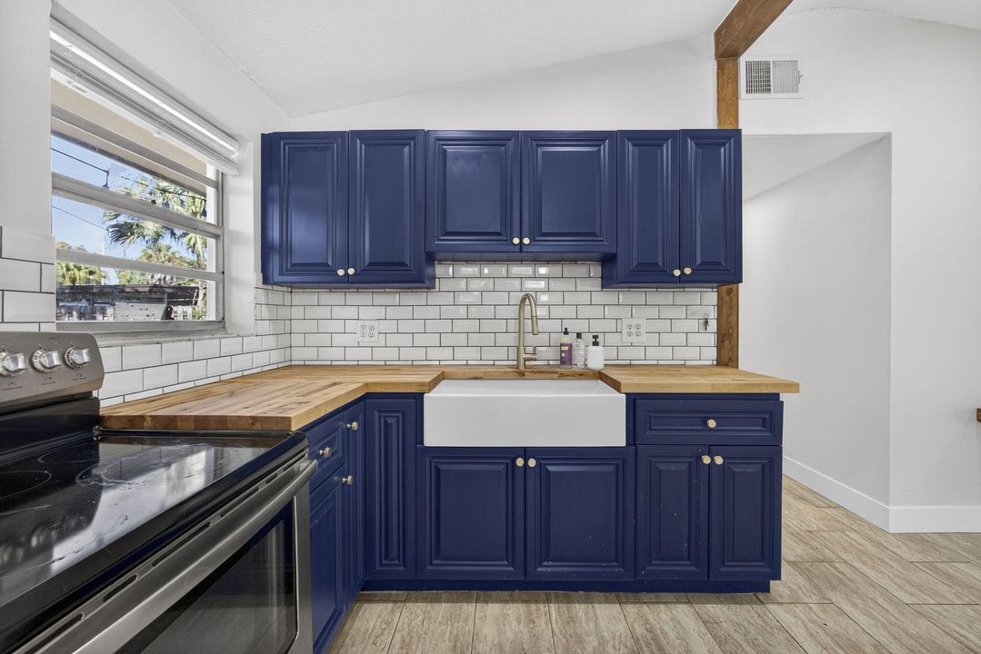 На продажу: $375,000 (3 спален, 1 ванн, 791 Квадратных фут)