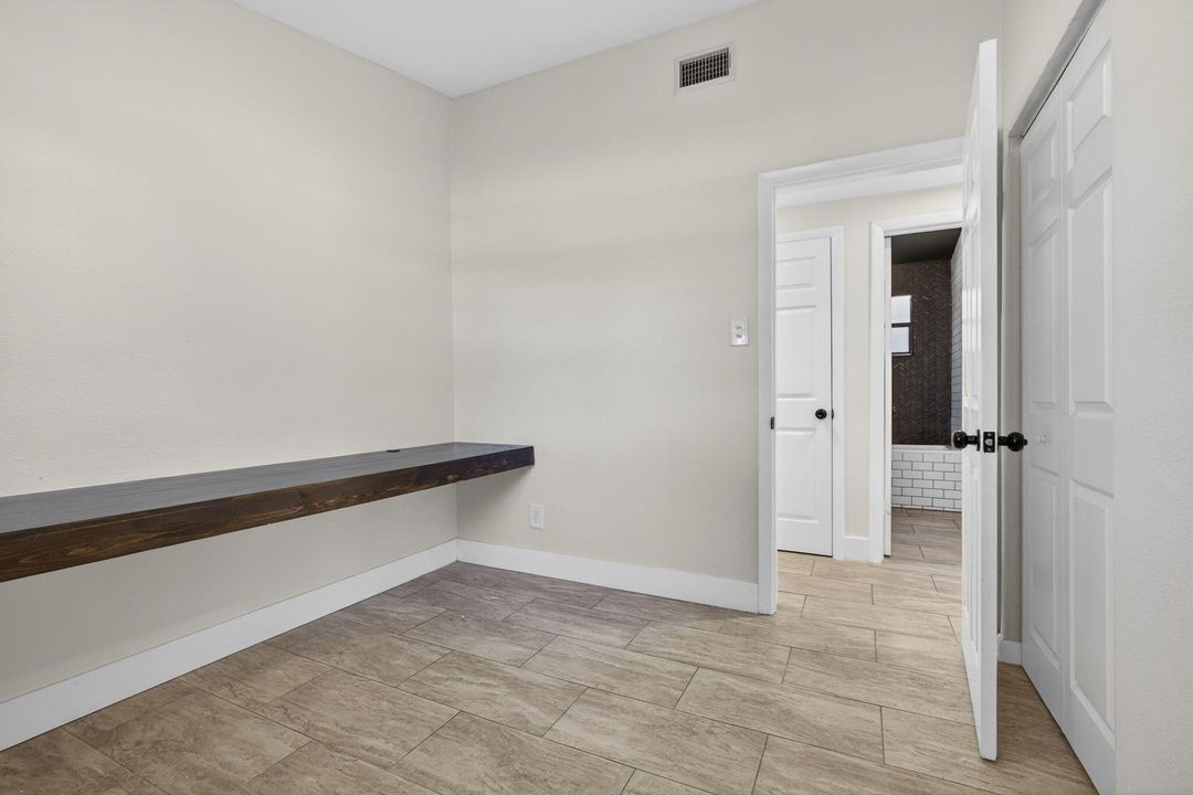 На продажу: $375,000 (3 спален, 1 ванн, 791 Квадратных фут)