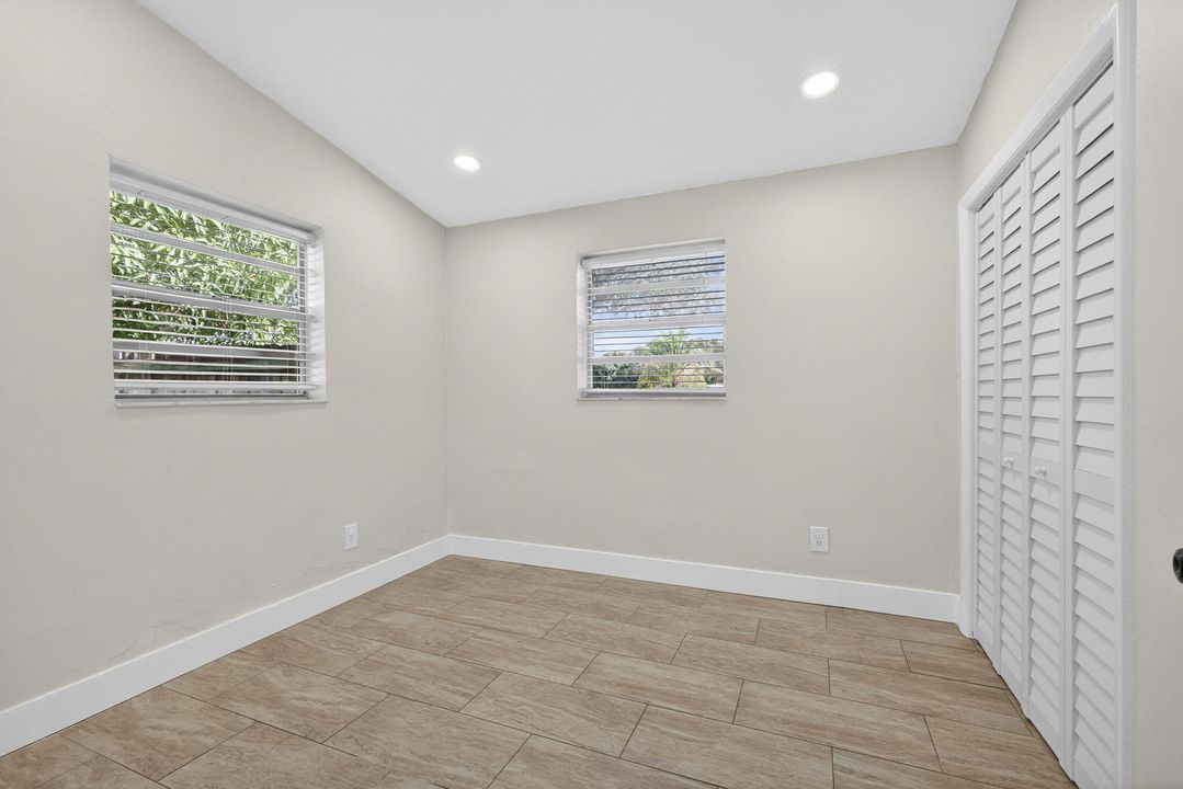 На продажу: $375,000 (3 спален, 1 ванн, 791 Квадратных фут)