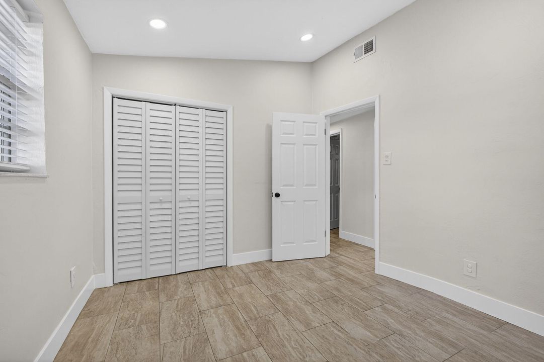 На продажу: $375,000 (3 спален, 1 ванн, 791 Квадратных фут)