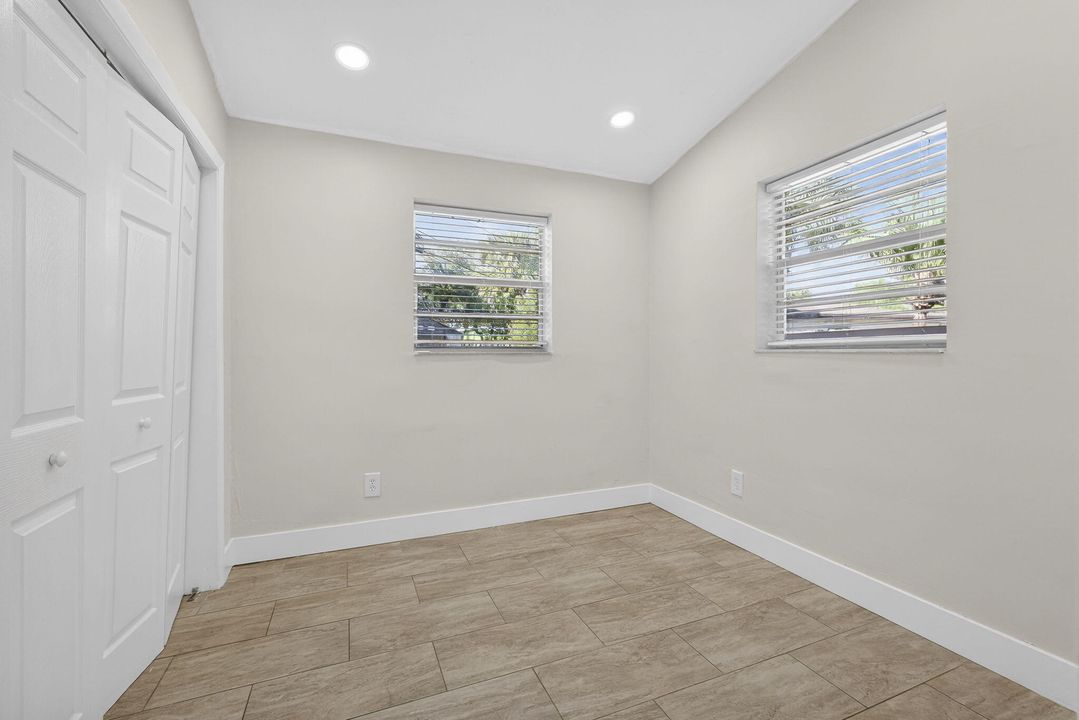 На продажу: $375,000 (3 спален, 1 ванн, 791 Квадратных фут)