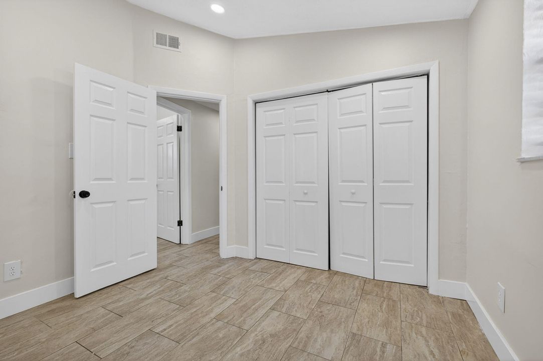 На продажу: $375,000 (3 спален, 1 ванн, 791 Квадратных фут)