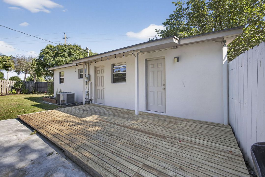 На продажу: $375,000 (3 спален, 1 ванн, 791 Квадратных фут)