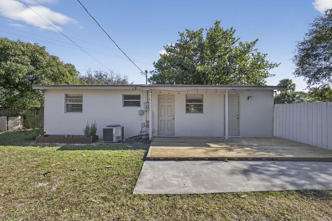 На продажу: $375,000 (3 спален, 1 ванн, 791 Квадратных фут)