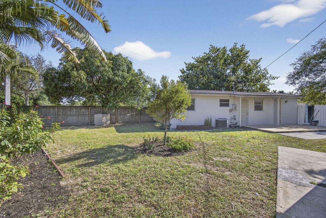 На продажу: $375,000 (3 спален, 1 ванн, 791 Квадратных фут)