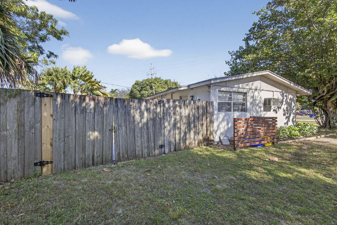 На продажу: $375,000 (3 спален, 1 ванн, 791 Квадратных фут)