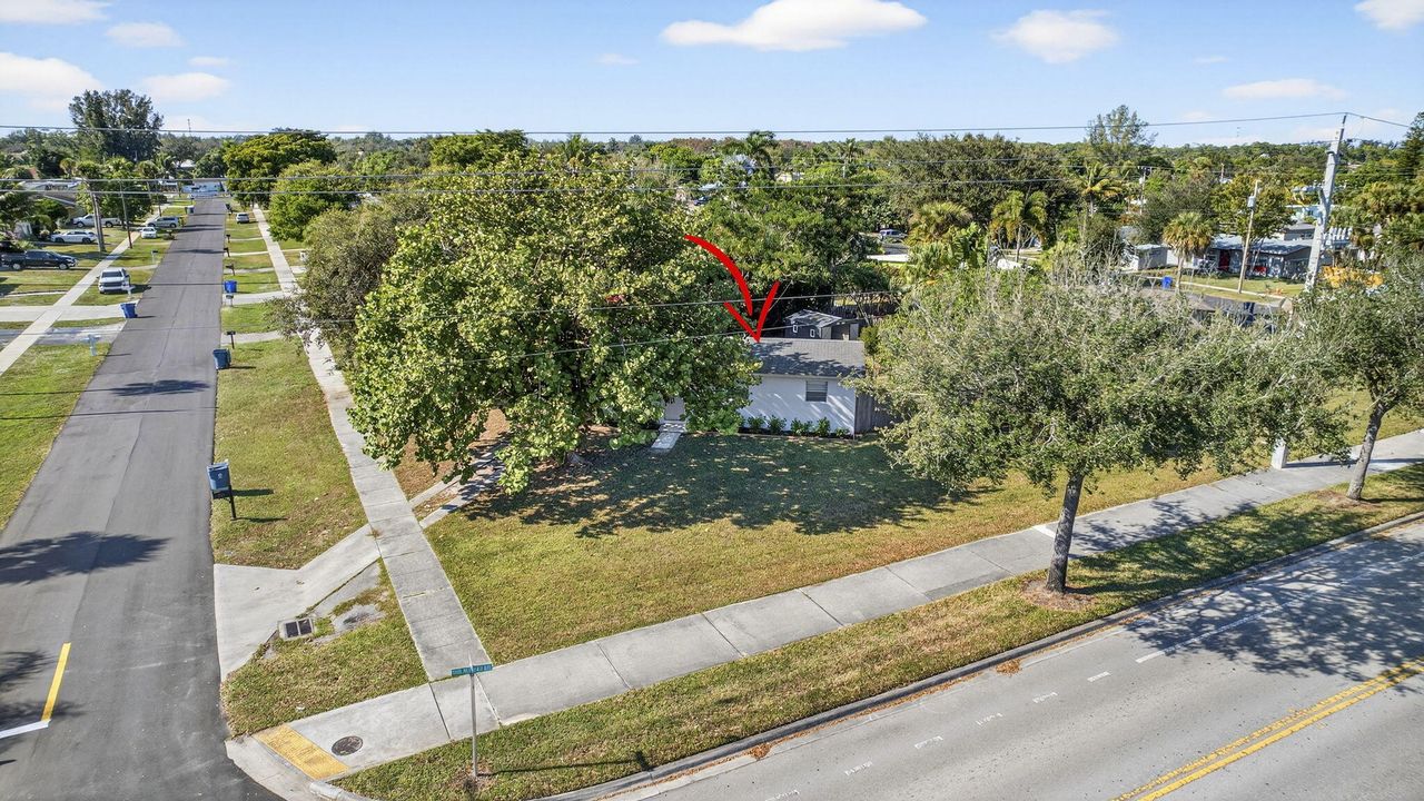 На продажу: $375,000 (3 спален, 1 ванн, 791 Квадратных фут)