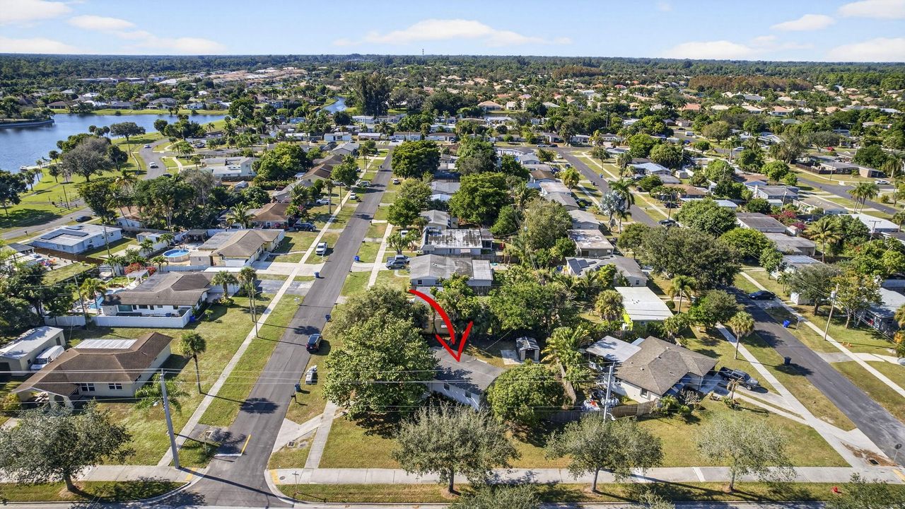 На продажу: $375,000 (3 спален, 1 ванн, 791 Квадратных фут)