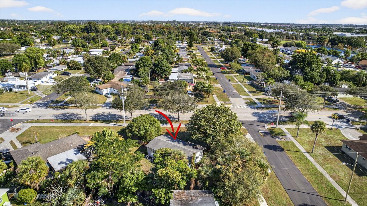 На продажу: $375,000 (3 спален, 1 ванн, 791 Квадратных фут)