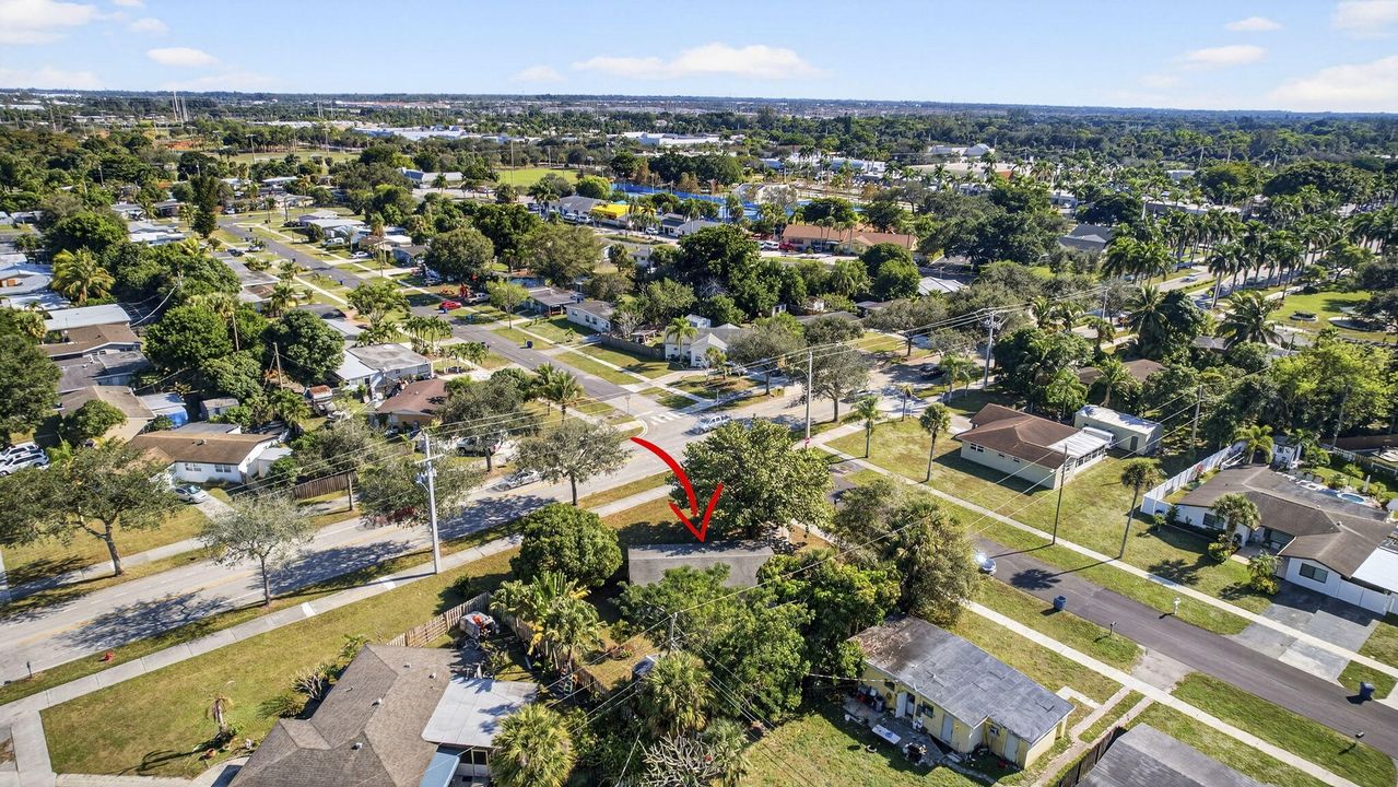 На продажу: $375,000 (3 спален, 1 ванн, 791 Квадратных фут)