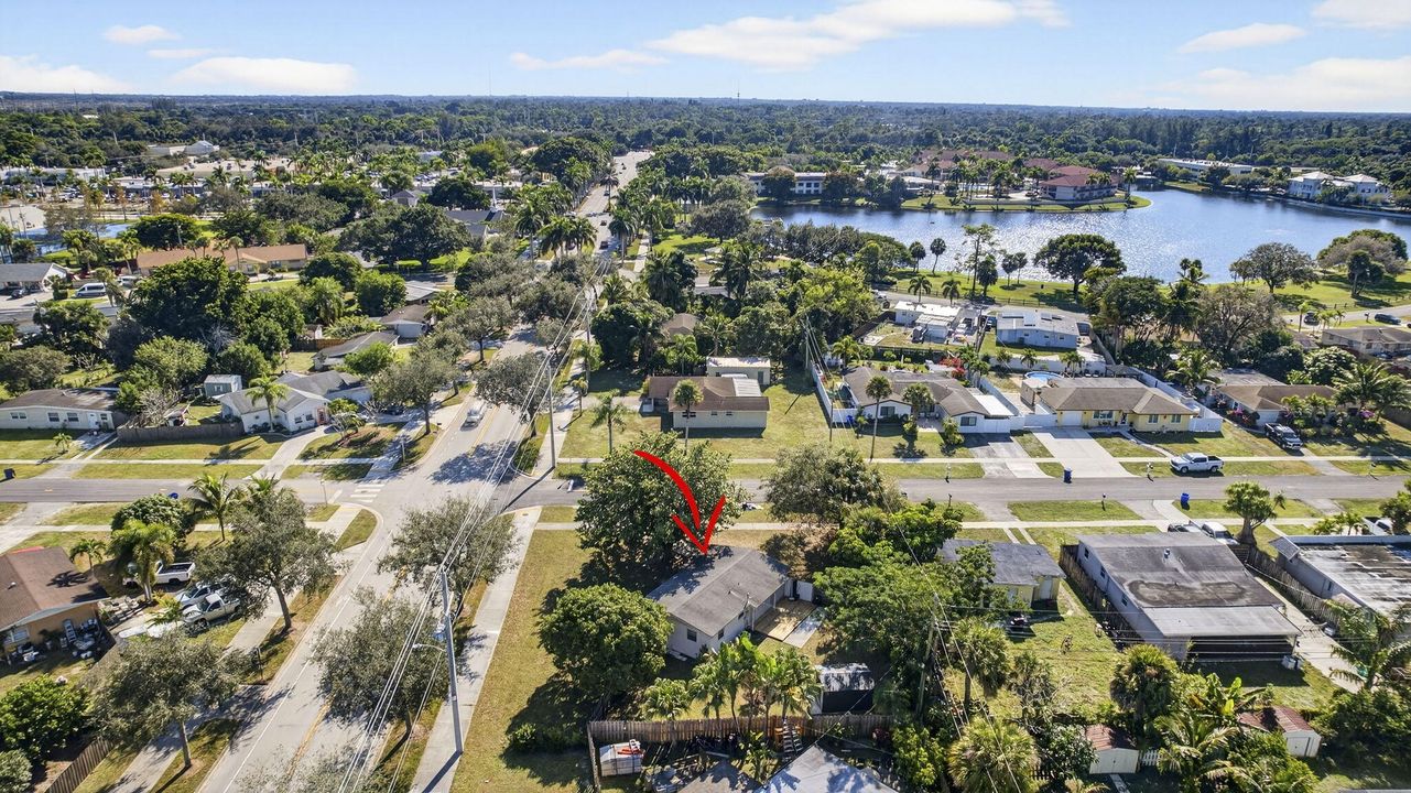 На продажу: $375,000 (3 спален, 1 ванн, 791 Квадратных фут)