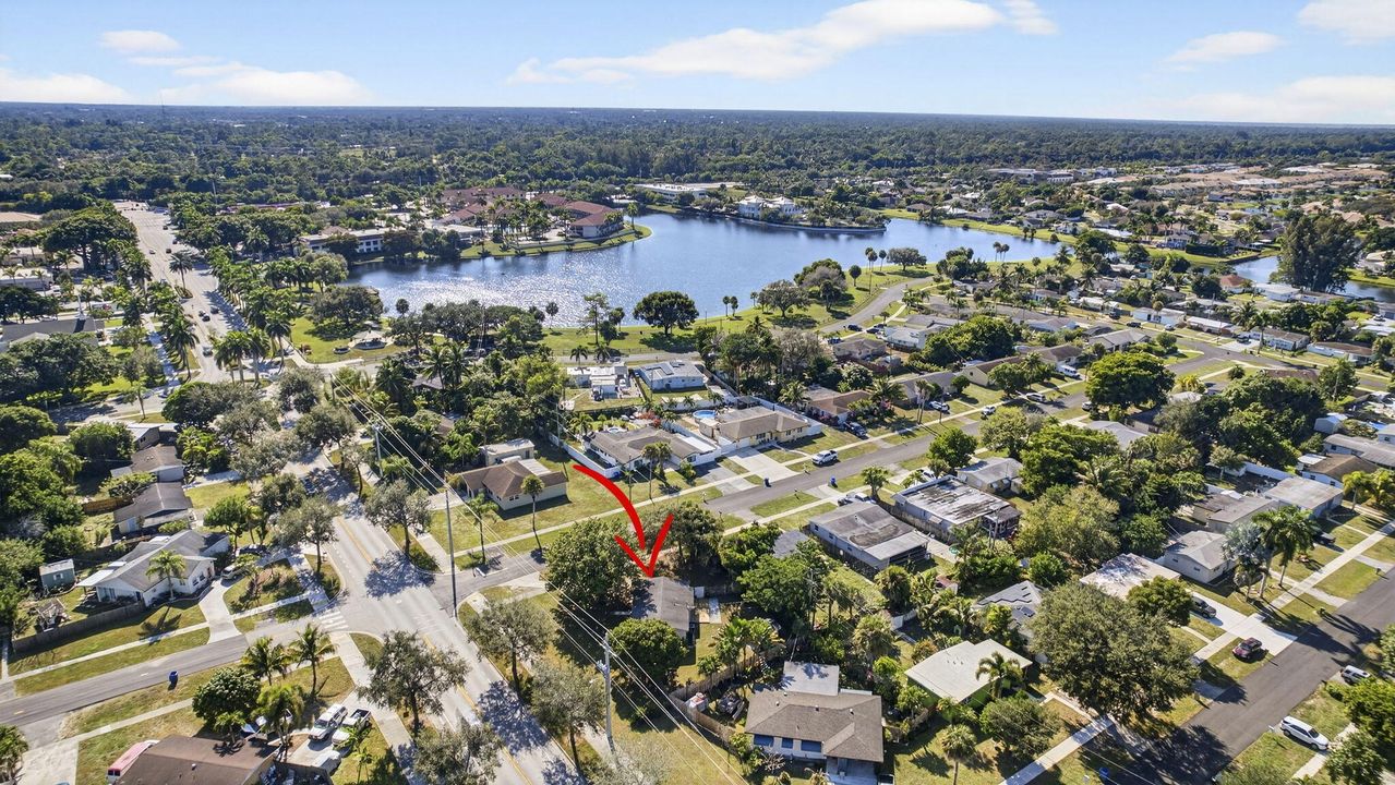 На продажу: $375,000 (3 спален, 1 ванн, 791 Квадратных фут)