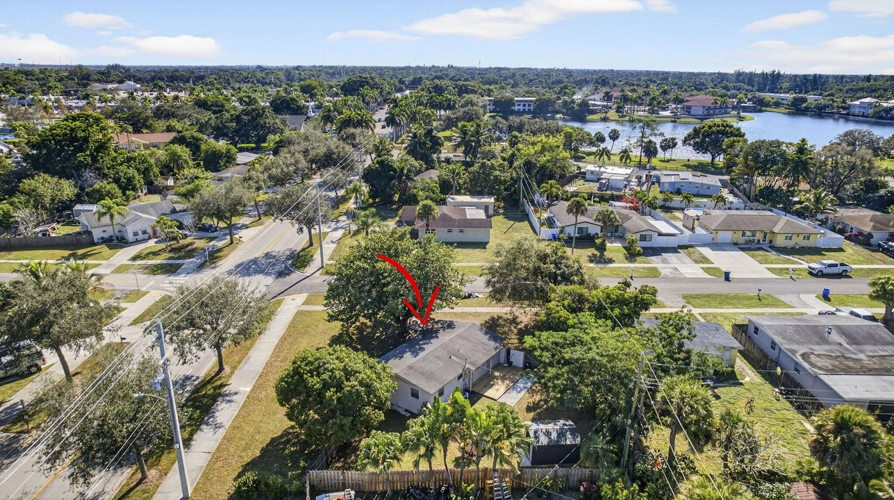 На продажу: $375,000 (3 спален, 1 ванн, 791 Квадратных фут)