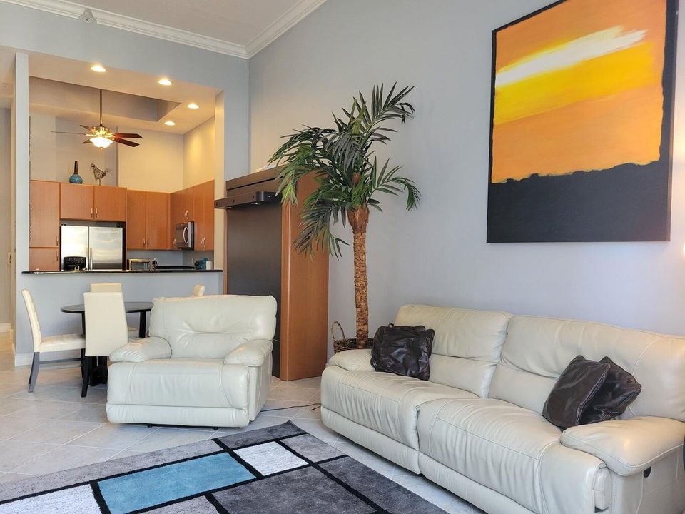 For Sale: $695,000 (1 beds, 1 baths, 959 Square Feet)