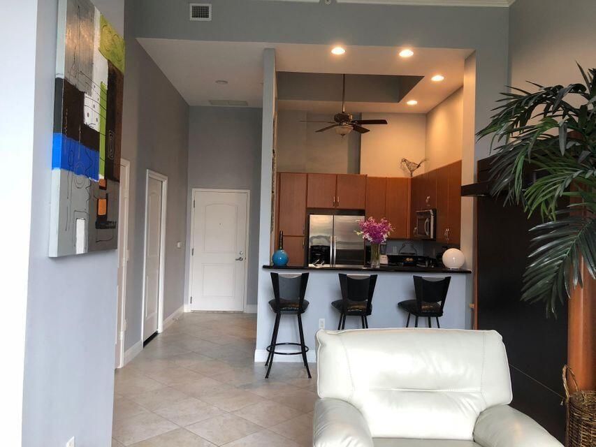 For Sale: $695,000 (1 beds, 1 baths, 959 Square Feet)