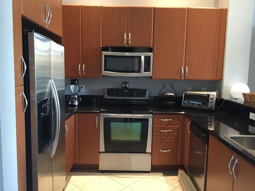 For Sale: $695,000 (1 beds, 1 baths, 959 Square Feet)