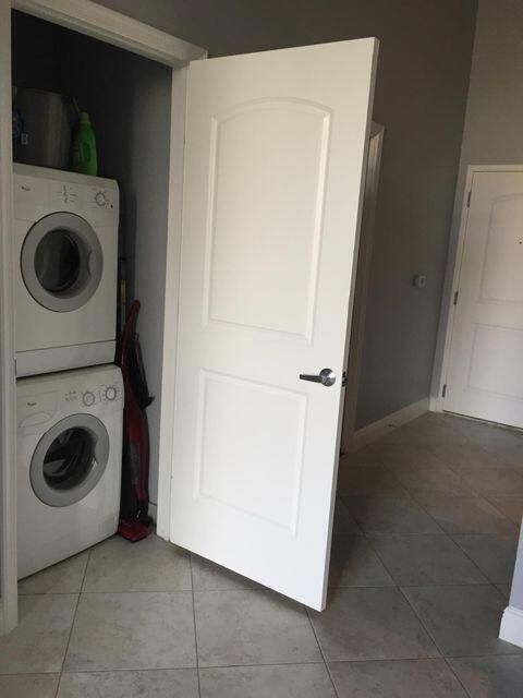 For Sale: $695,000 (1 beds, 1 baths, 959 Square Feet)