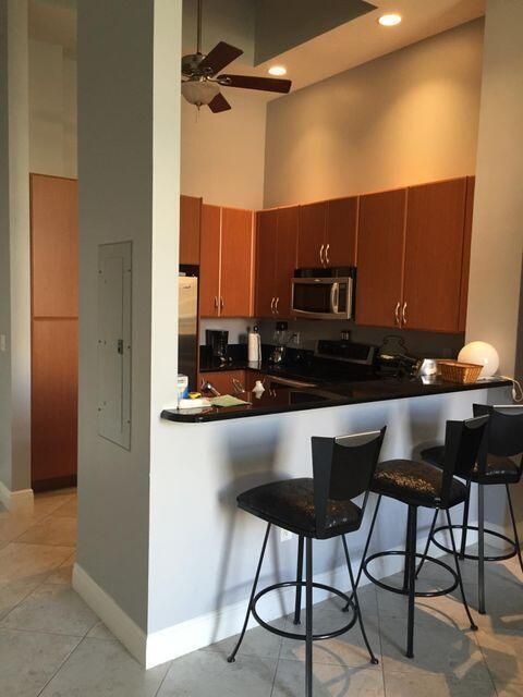 For Sale: $695,000 (1 beds, 1 baths, 959 Square Feet)