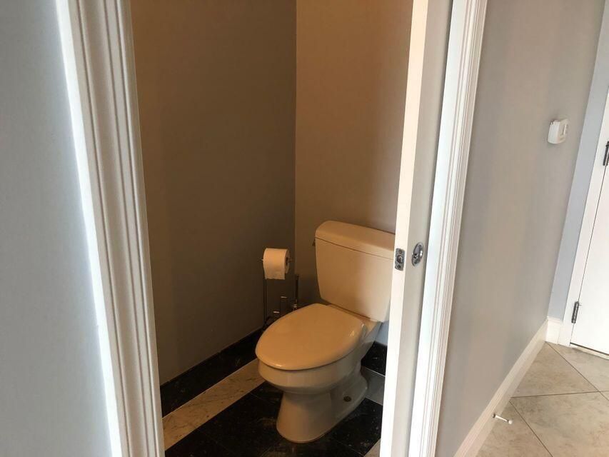 For Sale: $695,000 (1 beds, 1 baths, 959 Square Feet)