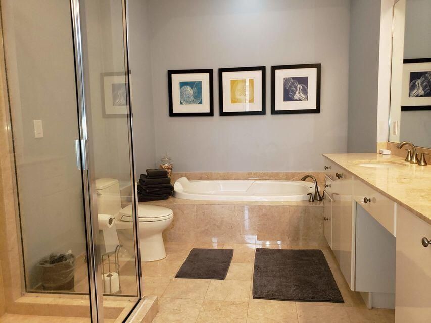 For Sale: $695,000 (1 beds, 1 baths, 959 Square Feet)