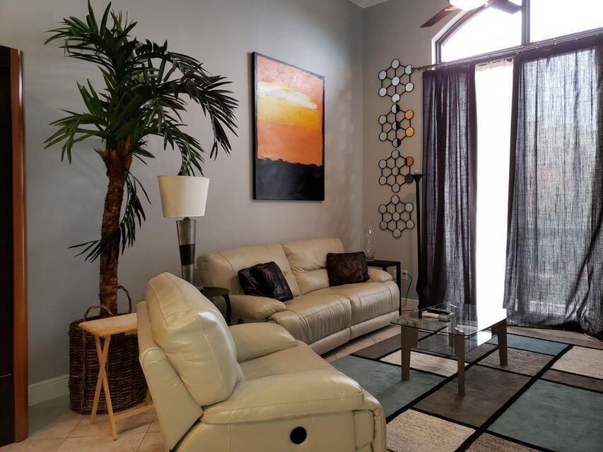 For Sale: $695,000 (1 beds, 1 baths, 959 Square Feet)