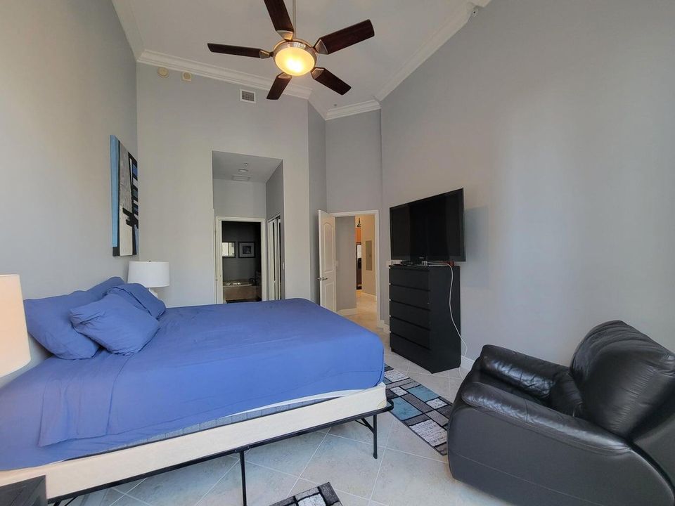 For Sale: $695,000 (1 beds, 1 baths, 959 Square Feet)