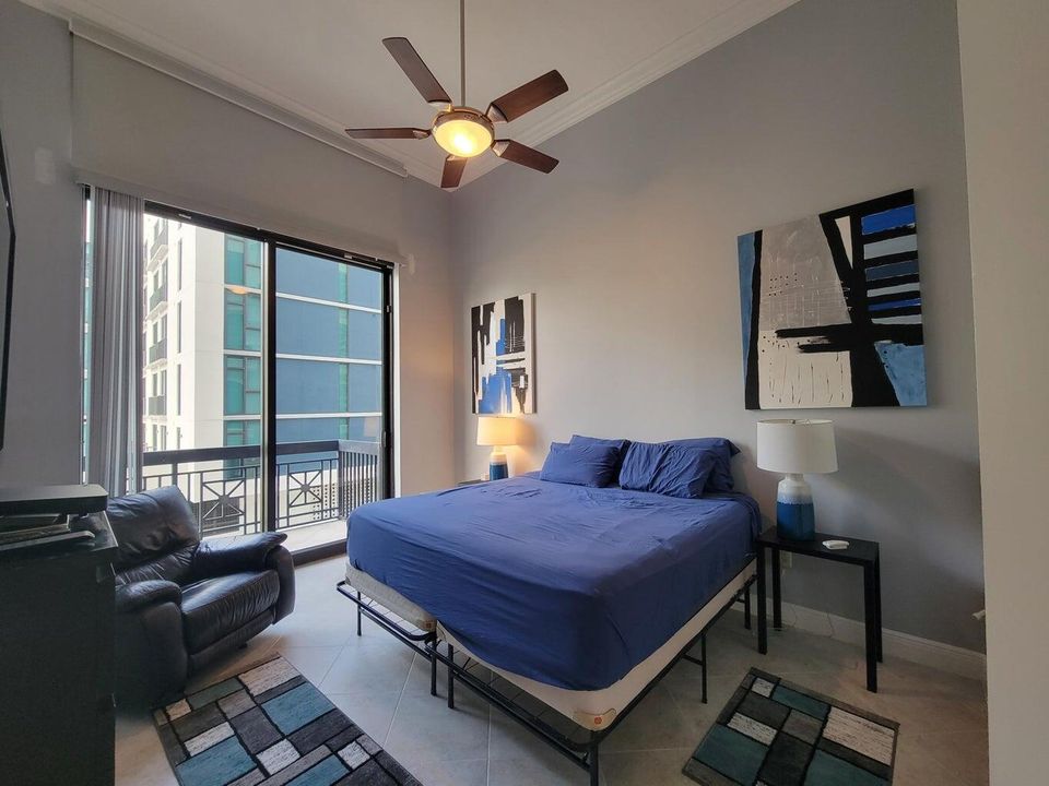 For Sale: $695,000 (1 beds, 1 baths, 959 Square Feet)