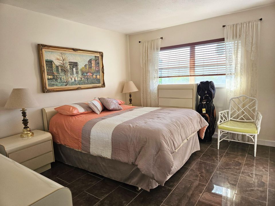 待售: $114,900 (1 贝兹, 1 浴室, 611 平方英尺)